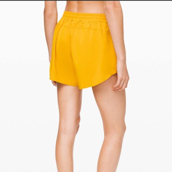 Lululemon Always Airy Run Short 3.5" Inseam in Honeycomb Golden Yellow Size 6 - Picture 5 of 9